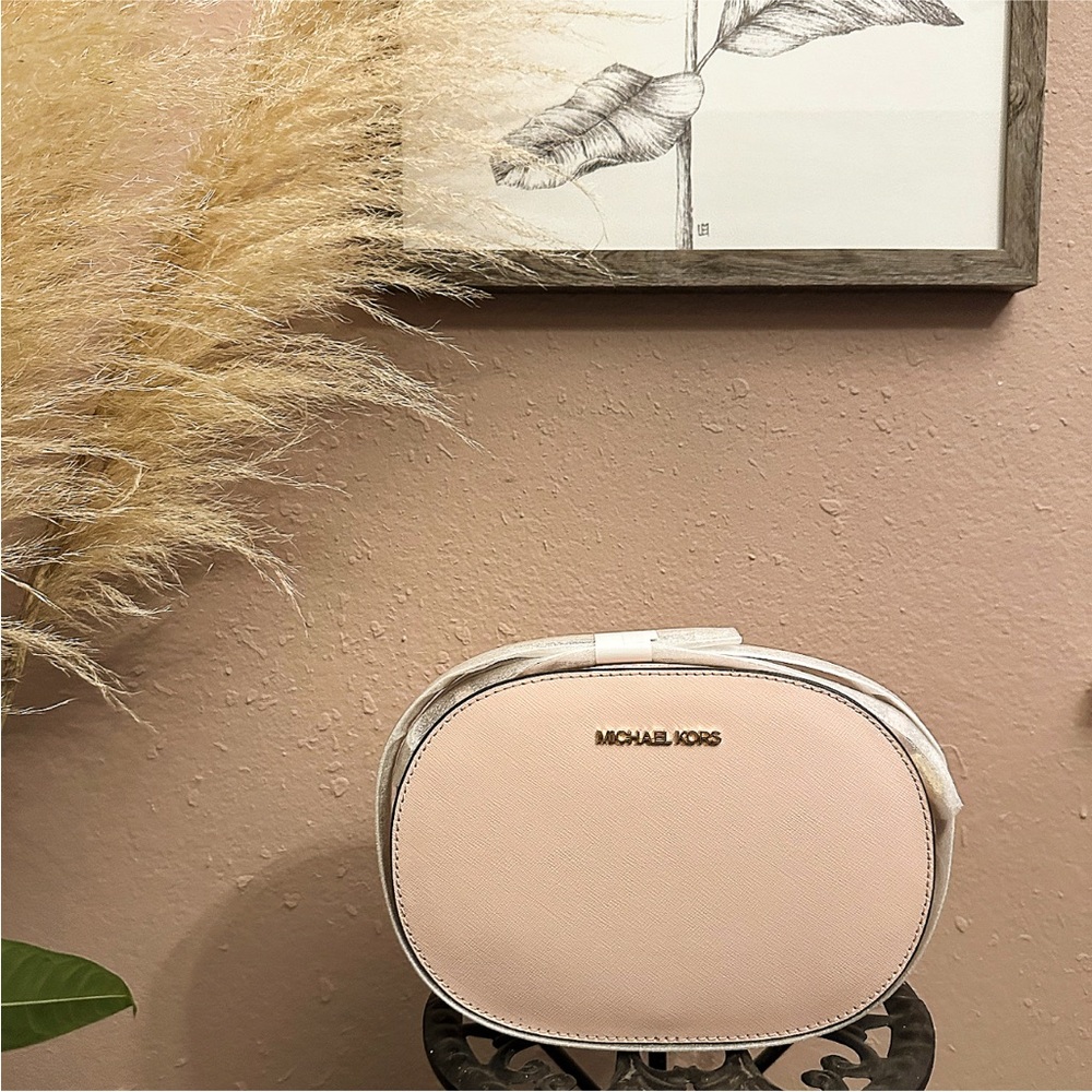 AUTHENTIC- MICHAEL KORS Crossbody Purse